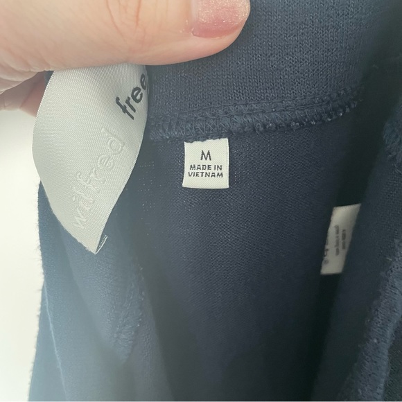 ARITZIA Wilfred Knit Navy Pencil Skirt with half slit - Picture 5 of 6